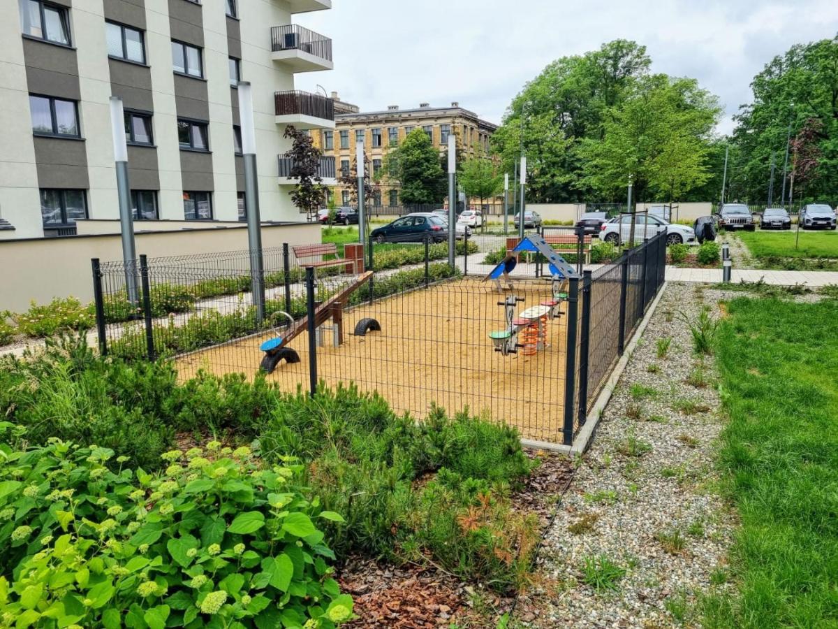 Apple Apartments - Gdanska Prywatne Miejsce Parkingowe Łódź Esterno foto